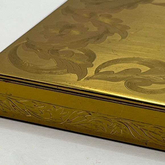 Columbia Fifth Ave large etched vintage compact. - Picture 5 of 10